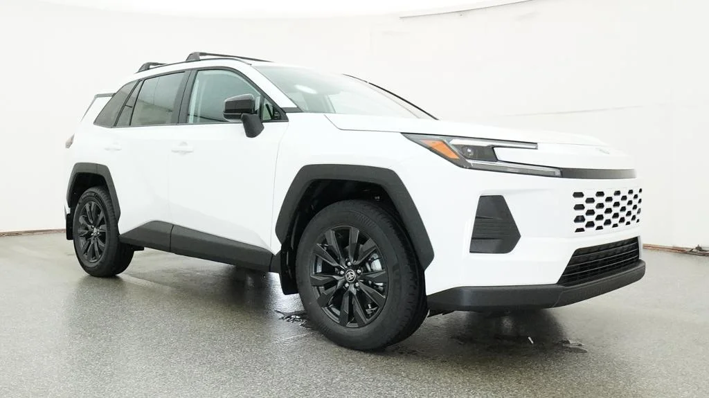 New 2026 Ice Cap Toyota XLE Premium image 9