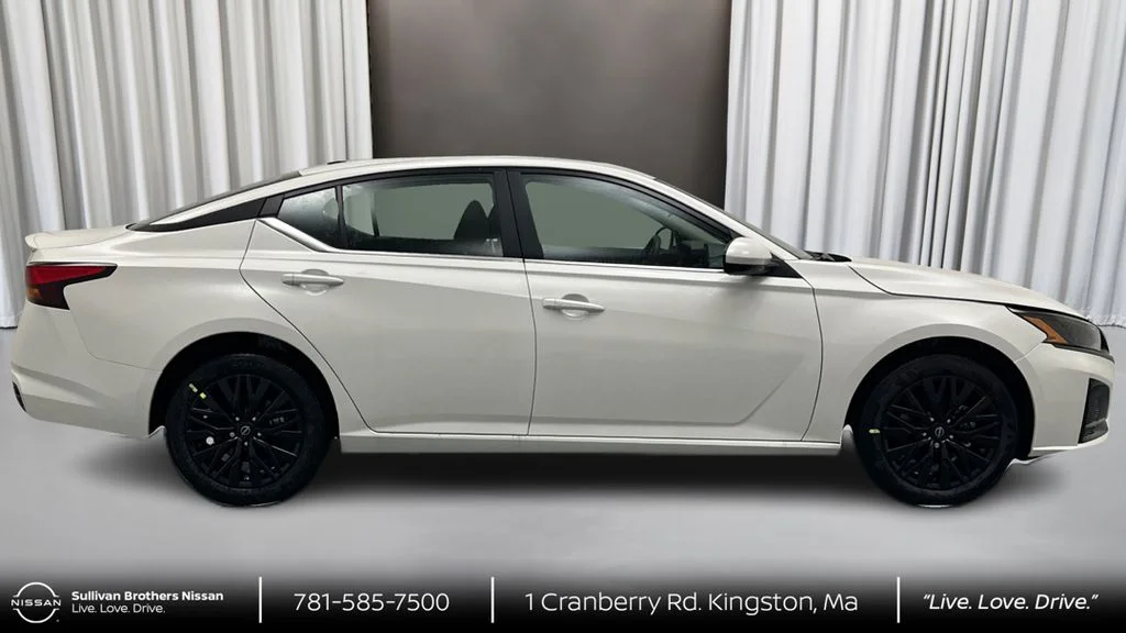 New 2026 White Nissan 2.5 SV image 4