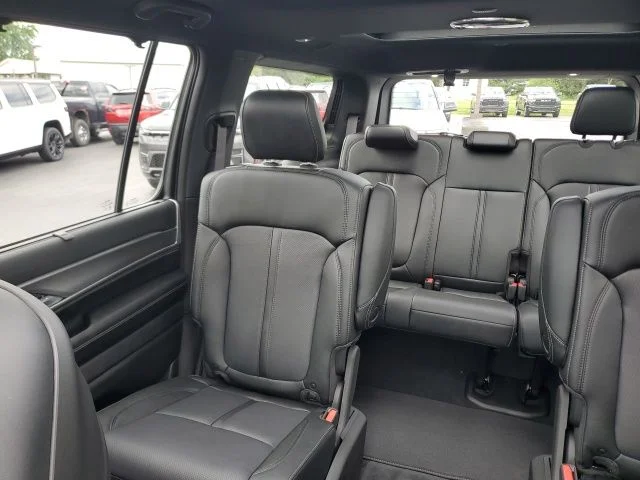 New 2026 Fathom Blue Pearl-Coat Exterior Paint (Late Availability) Jeep Limited Reserve image 14