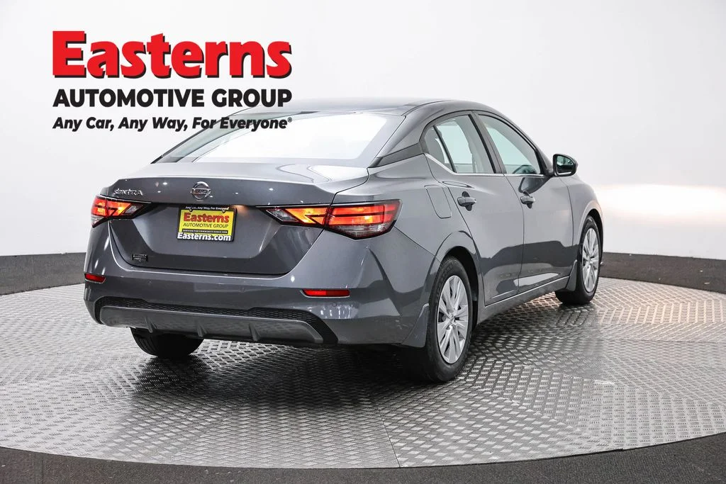 Used 2023 Gray Nissan S image 5