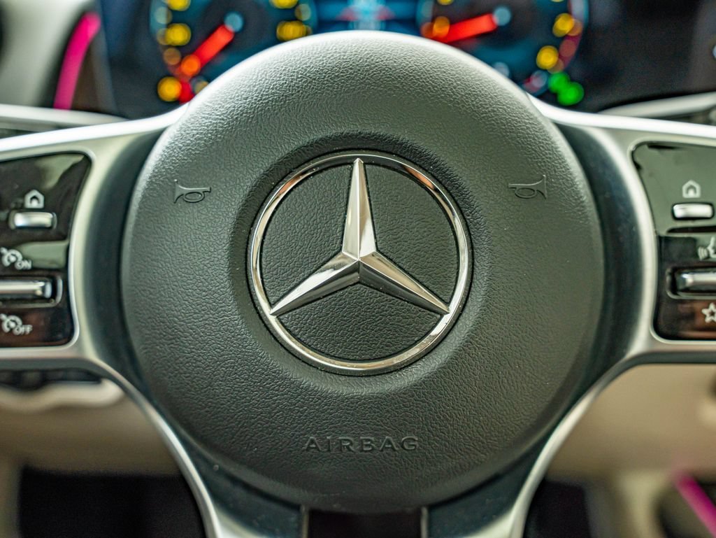 Used 2023 Polar White Mercedes-Benz GLB 250 image 23
