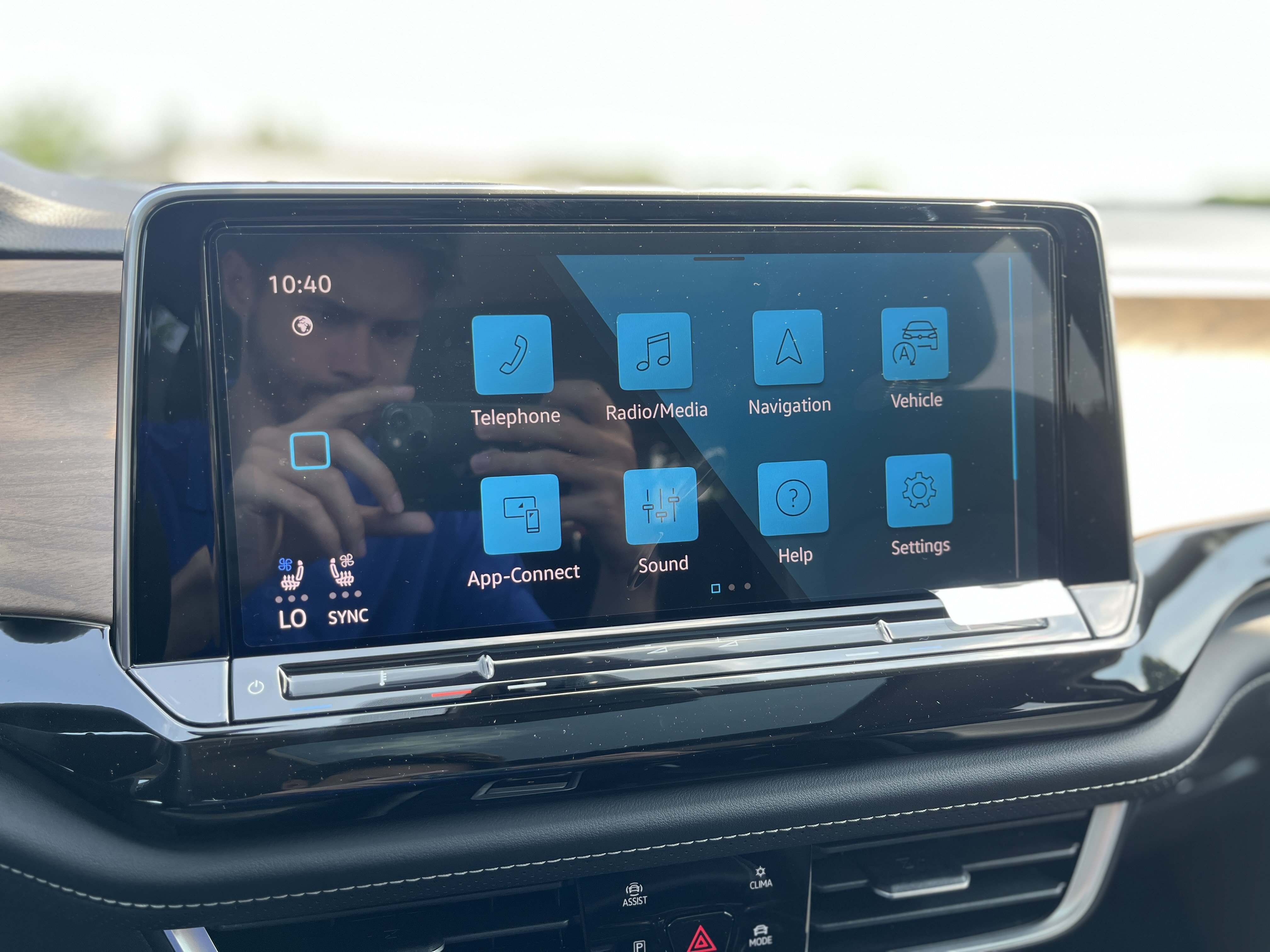 New 2026 Black Volkswagen 2.0T SE w/Technology image 18
