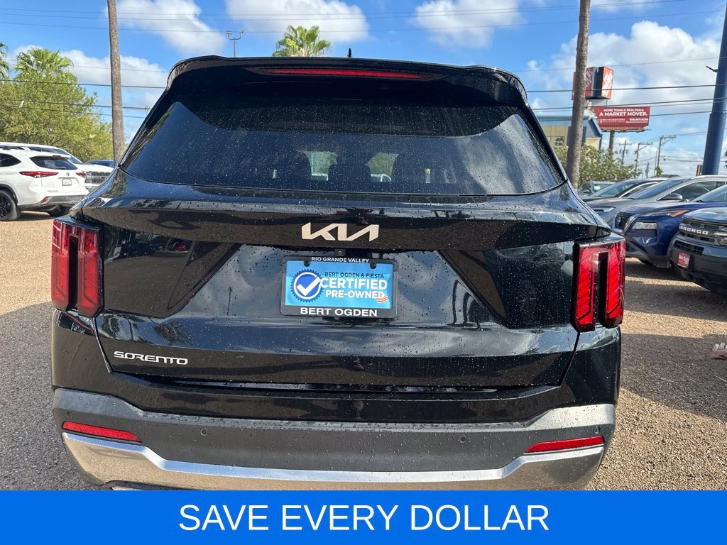 Used 2025 Black Kia S image 5