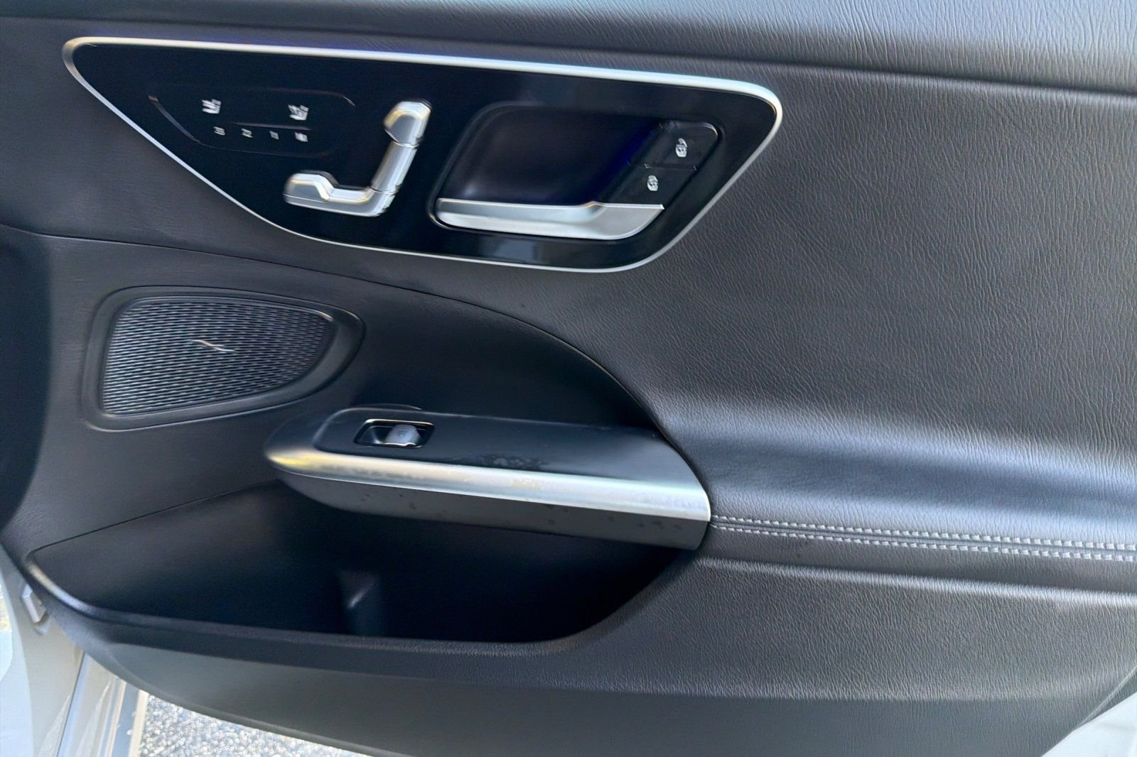 New 2026 MANUFAKTUR Alpine Grey Mercedes-Benz C 300 image 33