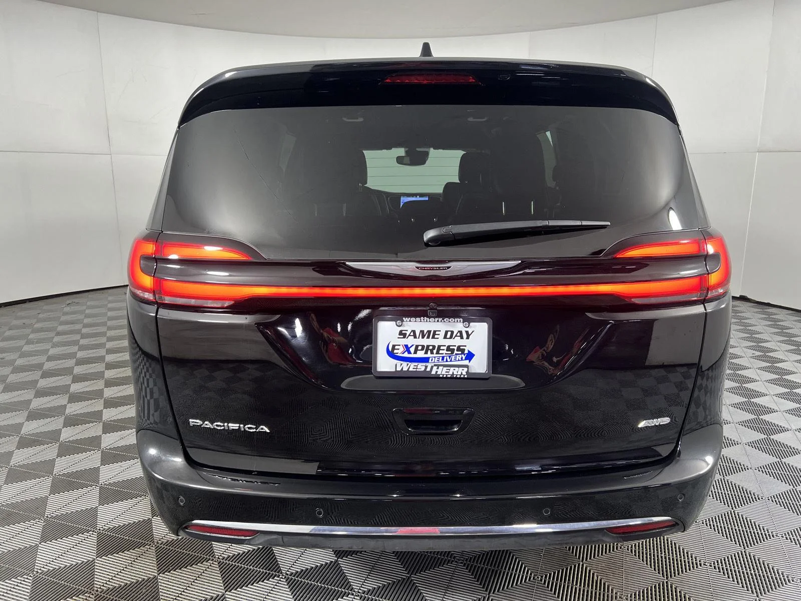 Used 2026 Diamond Black Crystal Pearlcoat Chrysler Select image 10