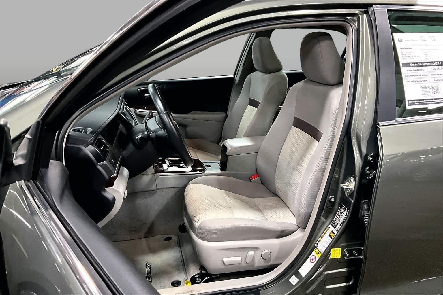 Used 2014 Cypress Pearl Toyota XLE image 9