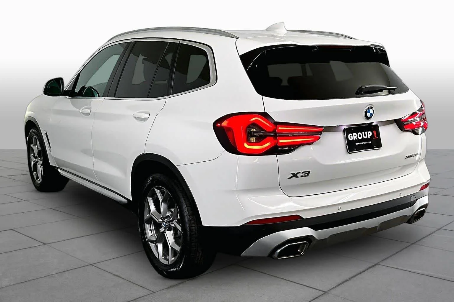 Used 2023 Alpine White BMW xDrive30i image 12