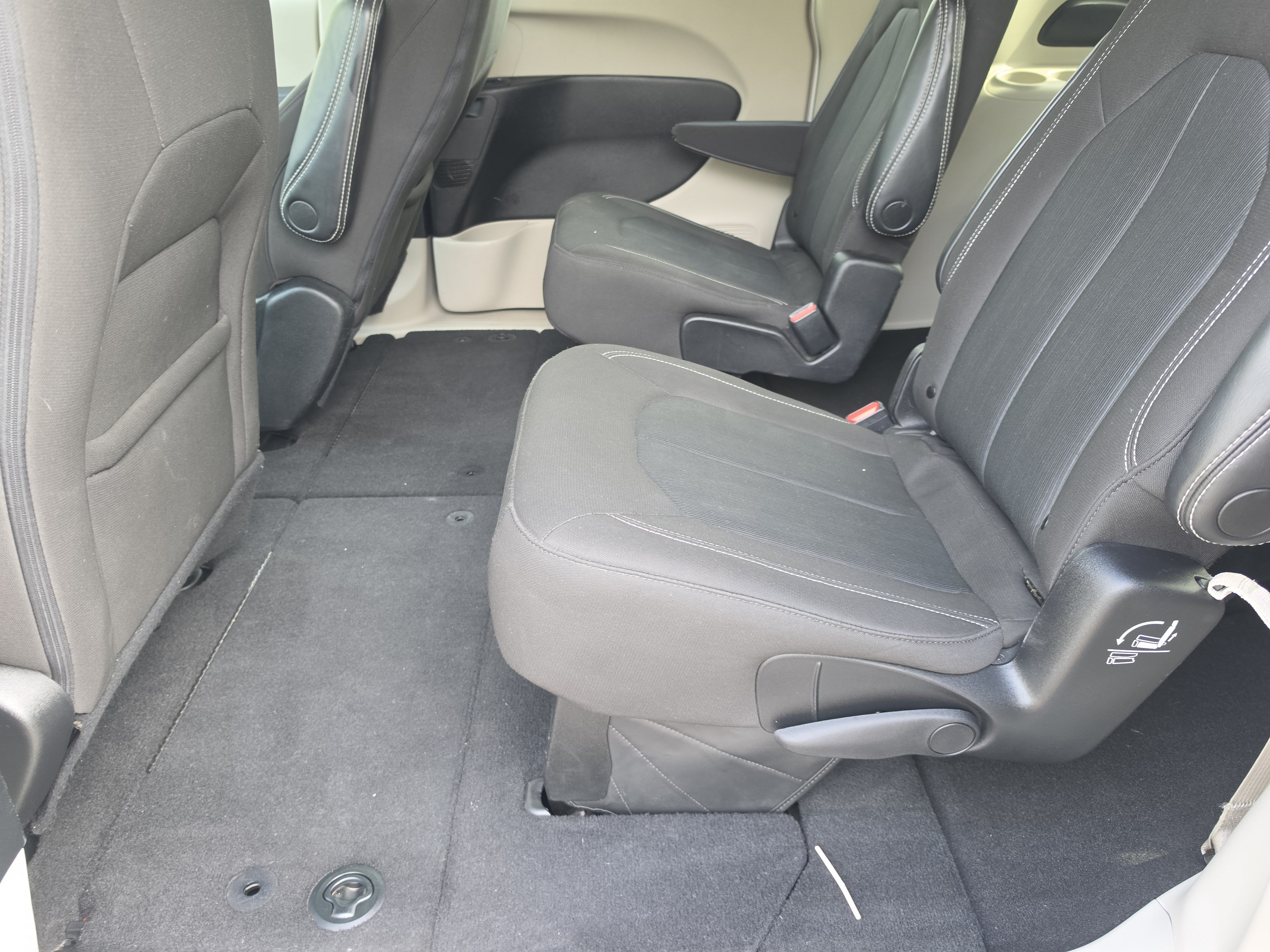 Used 2023 Bright White Clearcoat Chrysler LX image 11