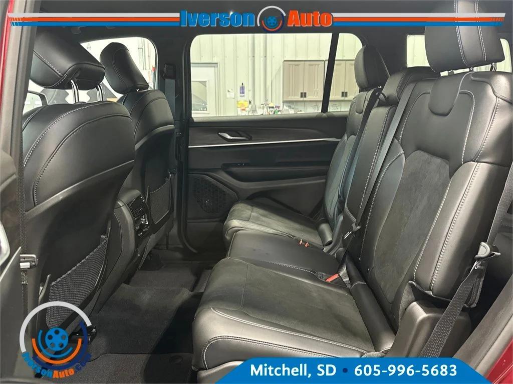 New 2026 Velvet Red Pearl-Coat Exterior Paint Jeep Laredo image 27
