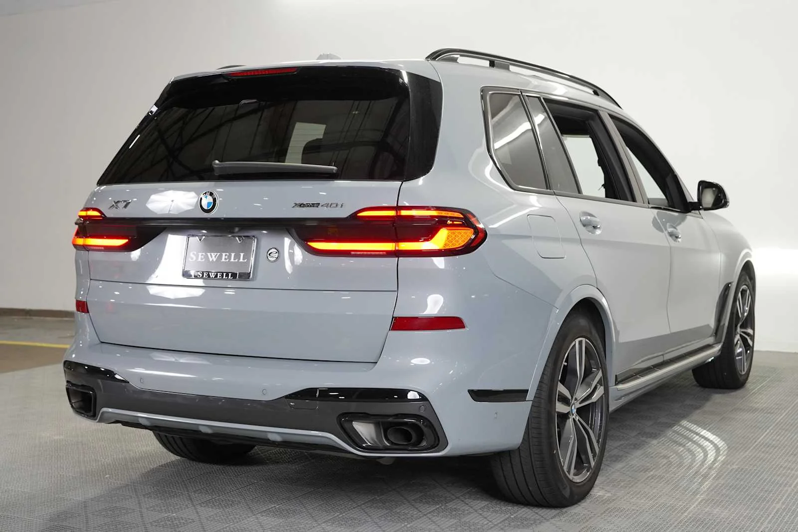 Used 2026 Brooklyn Grey Metallic BMW xDrive40i image 4