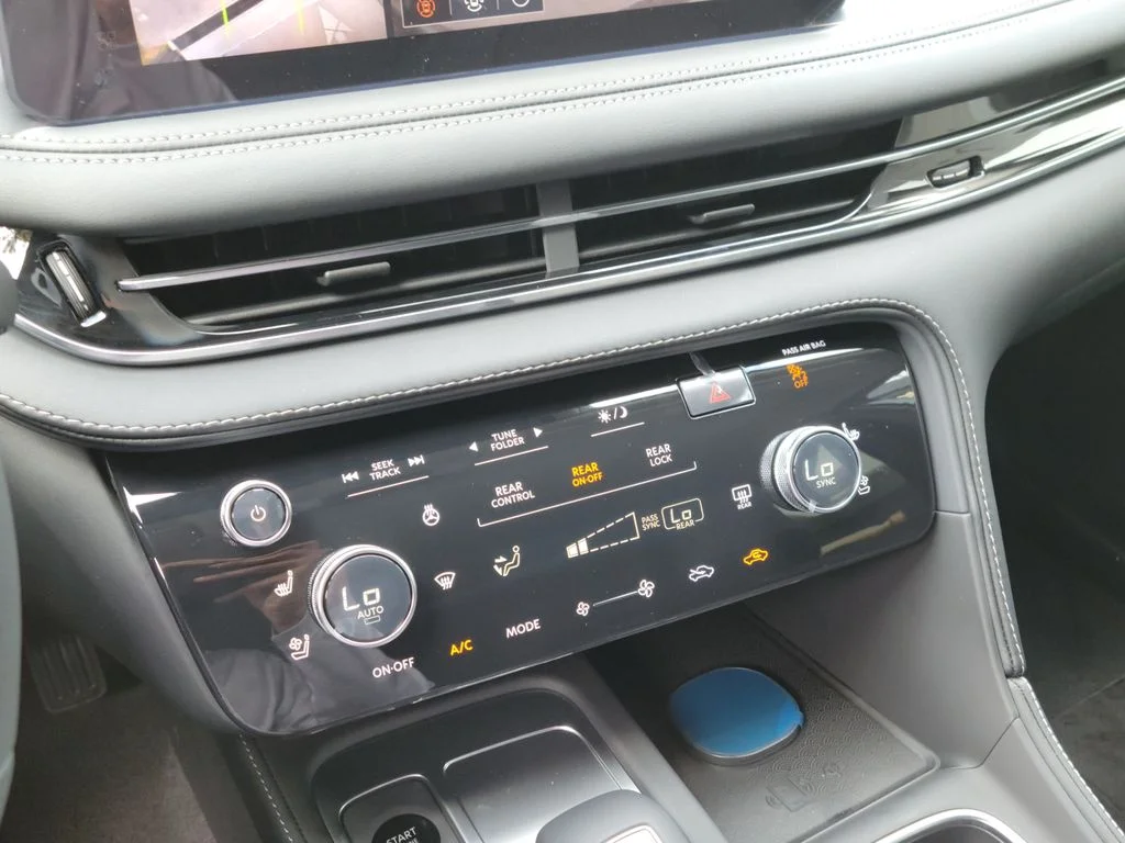 New 2027 HARBOR GRAY INFINITI Luxe FWD image 20