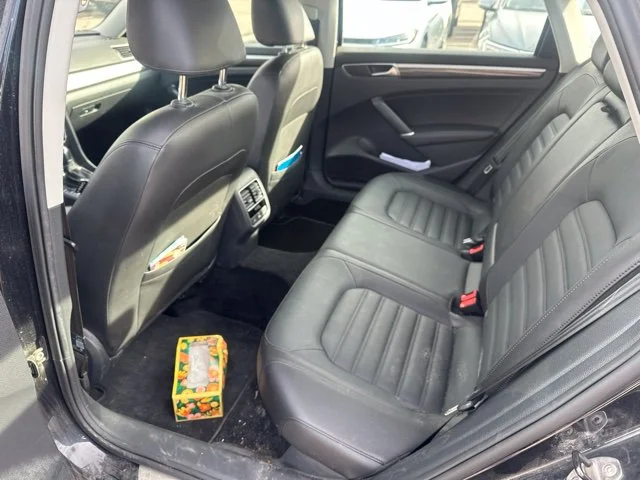 Used 2018 Black Volkswagen 2.0T SEL Premium image 13
