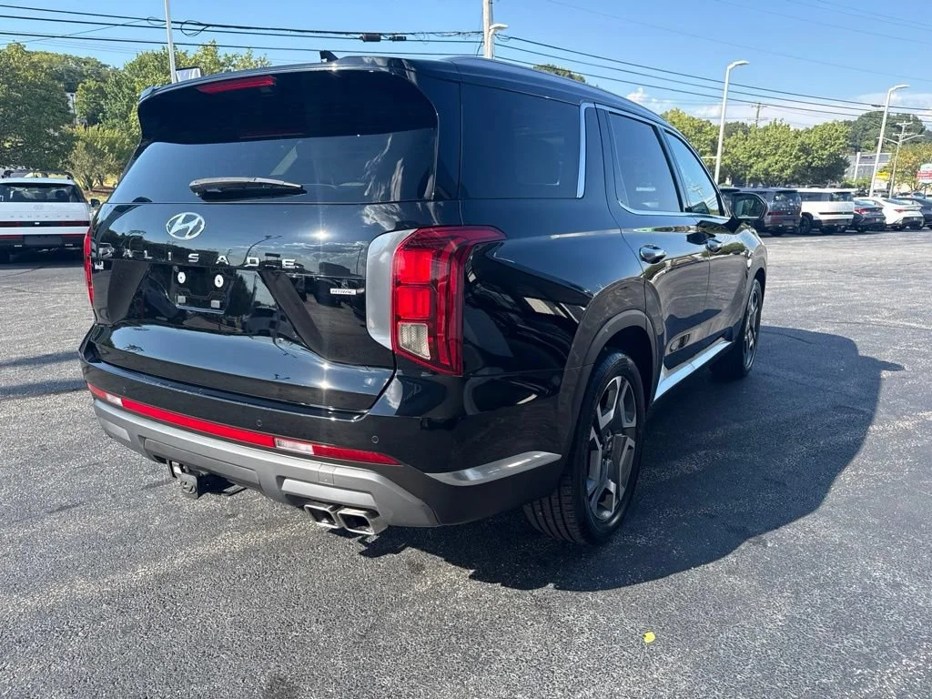 Used 2024 Abyss Black Hyundai Limited image 8