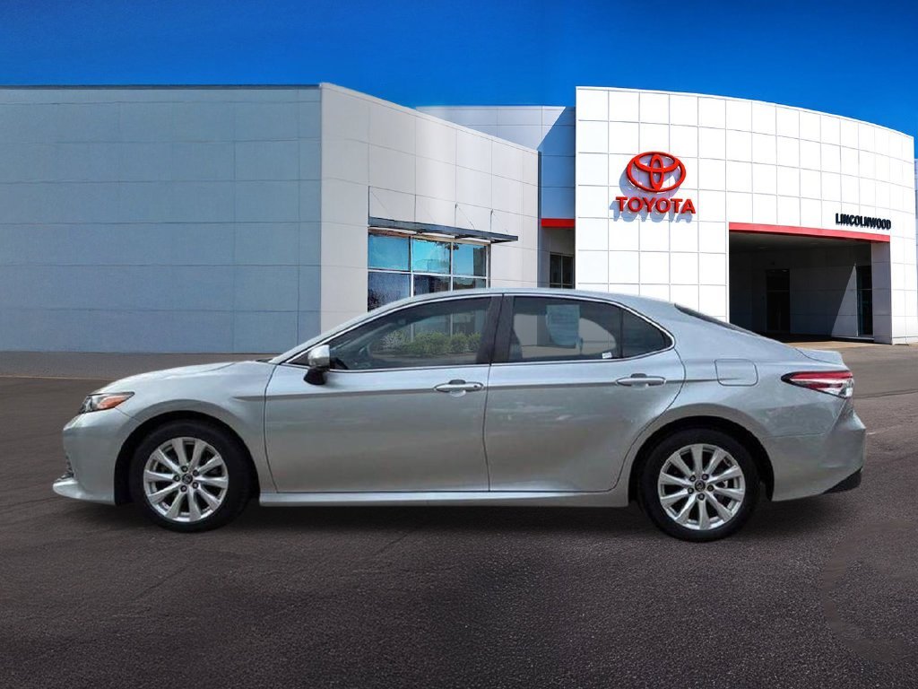 Used 2018 Silver Toyota LE image 11