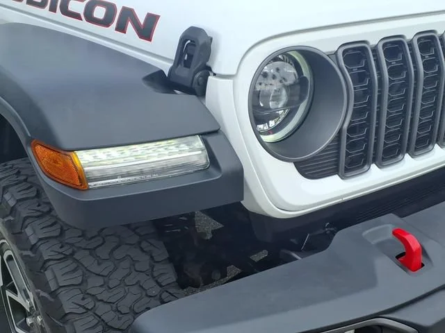 Used 2025 White Jeep 4-Door Rubicon 4x4 image 2