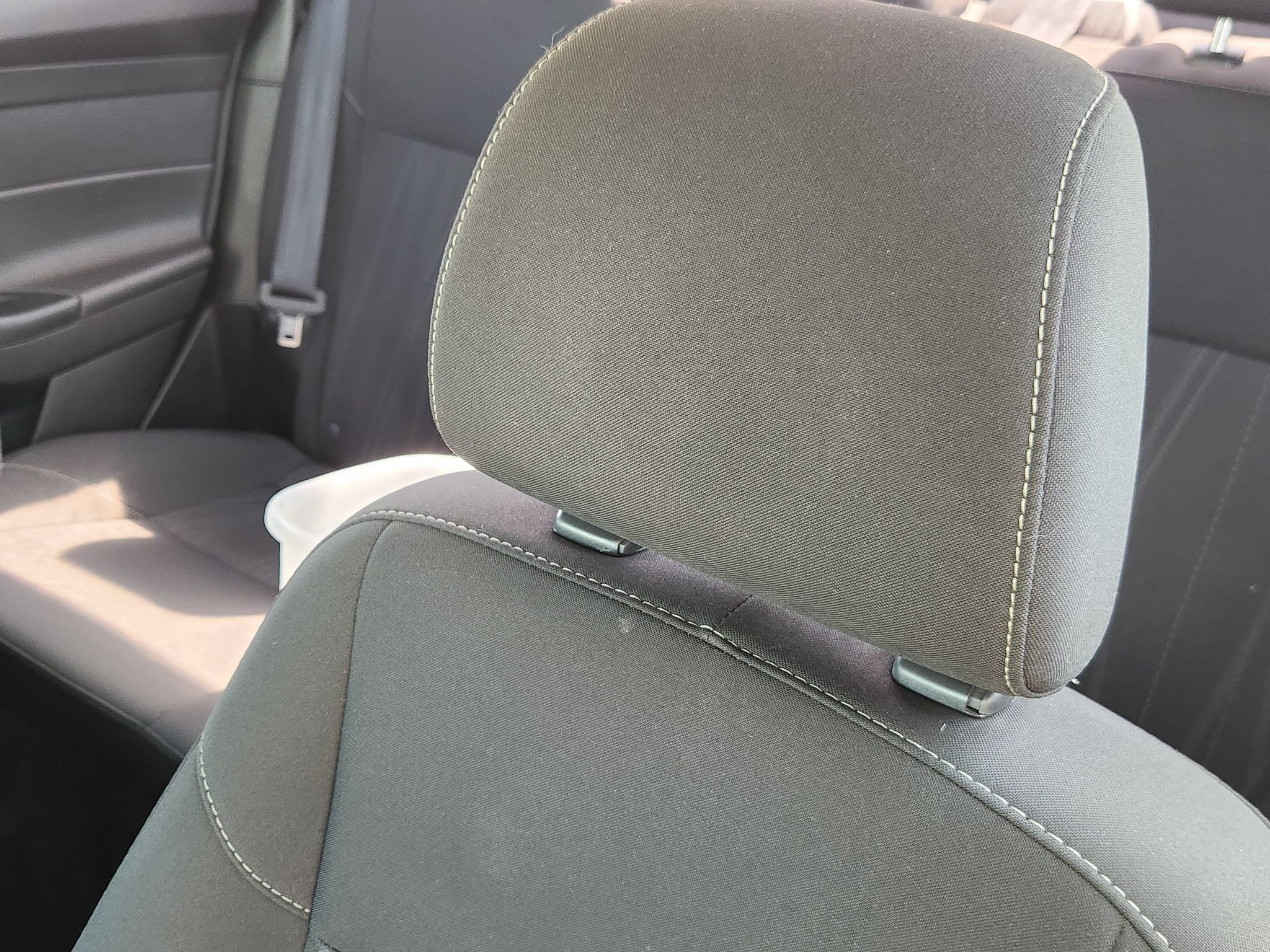 Used 2018 White Gold Metallic Ford SE image 25