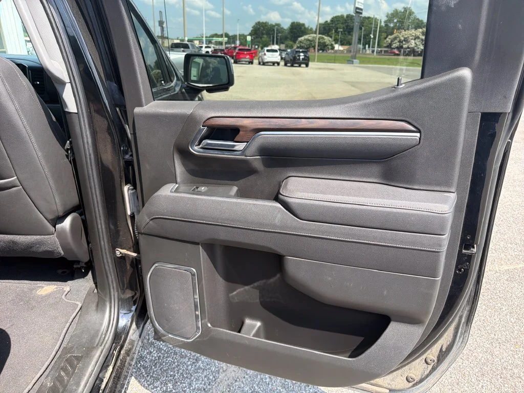 Used 2025 Black GMC SLT image 20