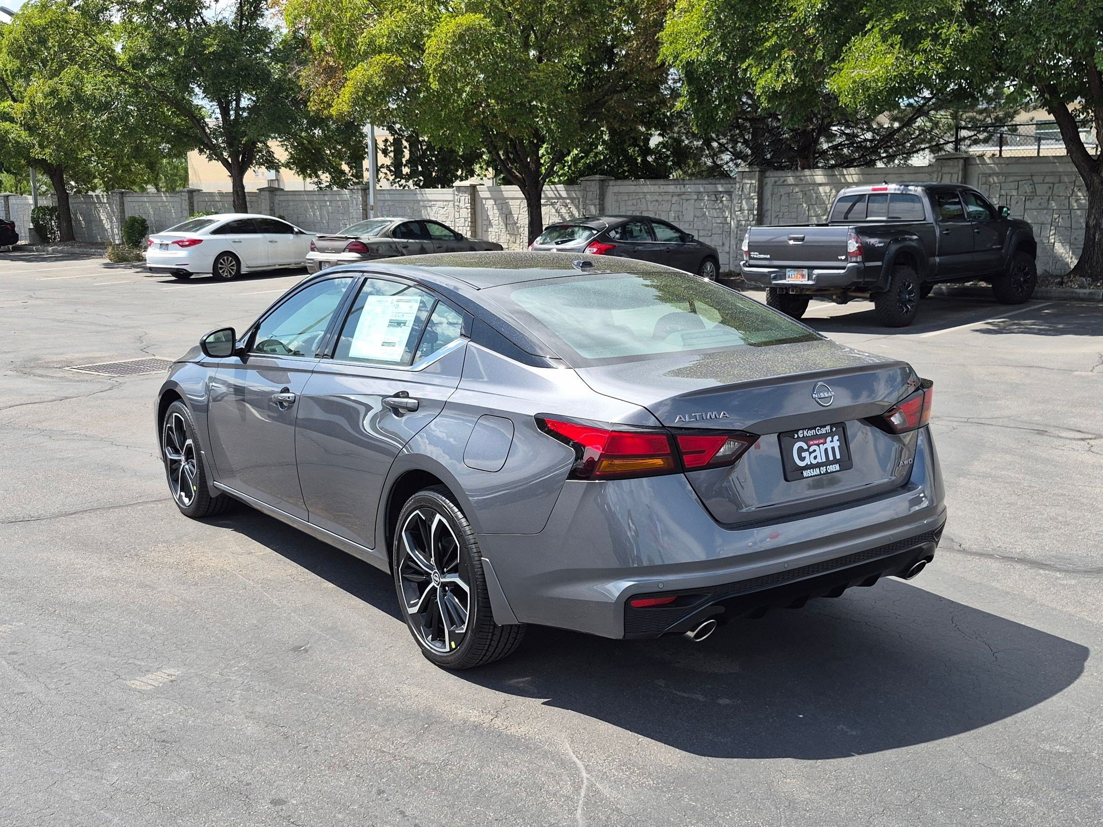 New 2026 Gun Metallic / Super Black Two-tone Nissan SR image 5