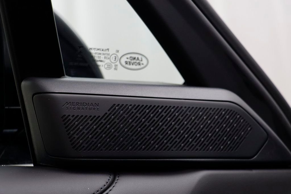 New 2026 Petrolix Blue LAND ROVER Autobiography image 9