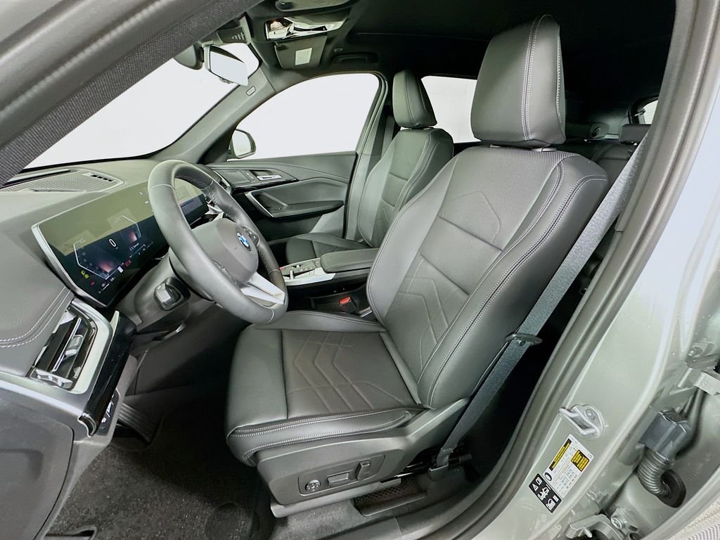 Used 2026 Space Silver Metallic BMW xDrive28i image 16