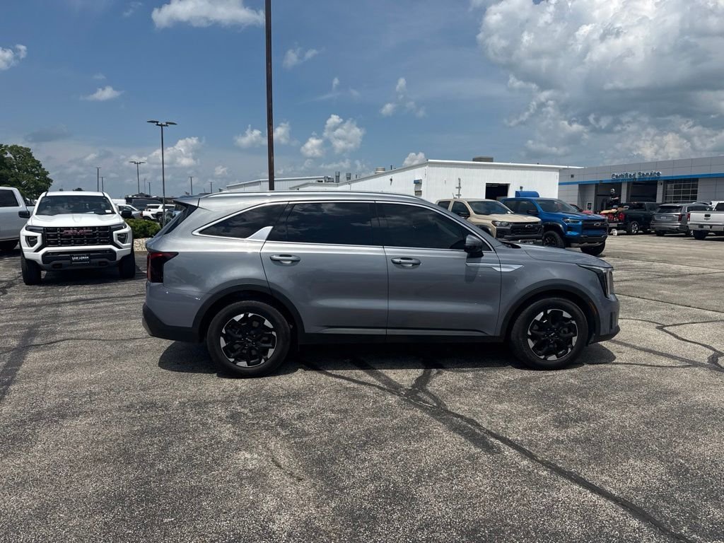 Used 2025  Kia S image 7