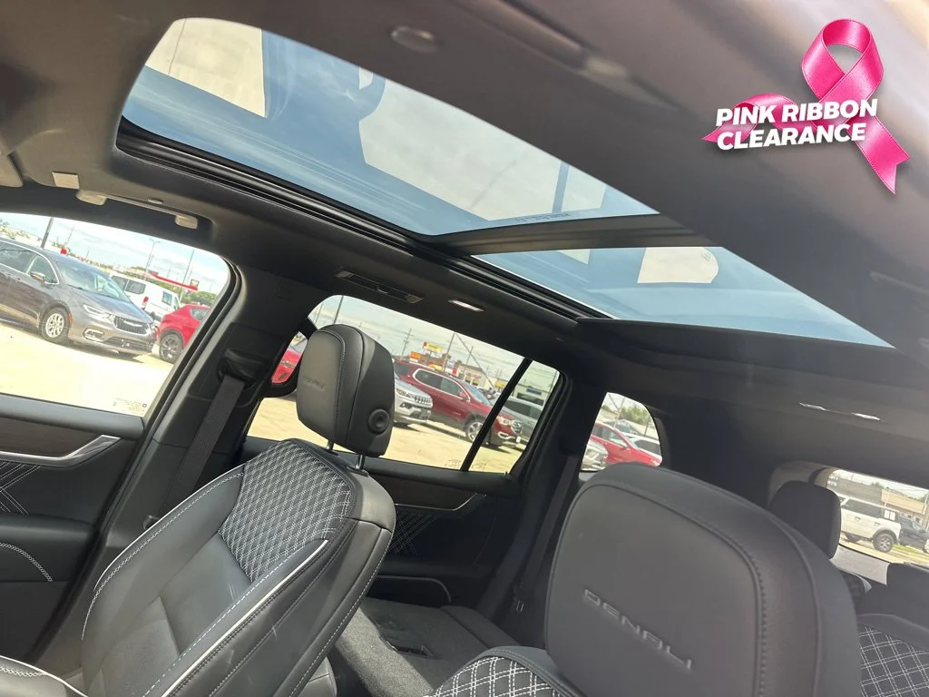 Used 2025 White GMC Denali image 3