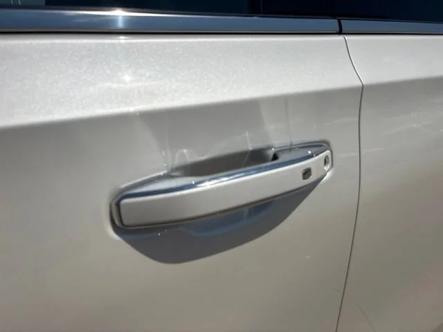Used 2021 White Frost Tricoat GMC SLT image 51
