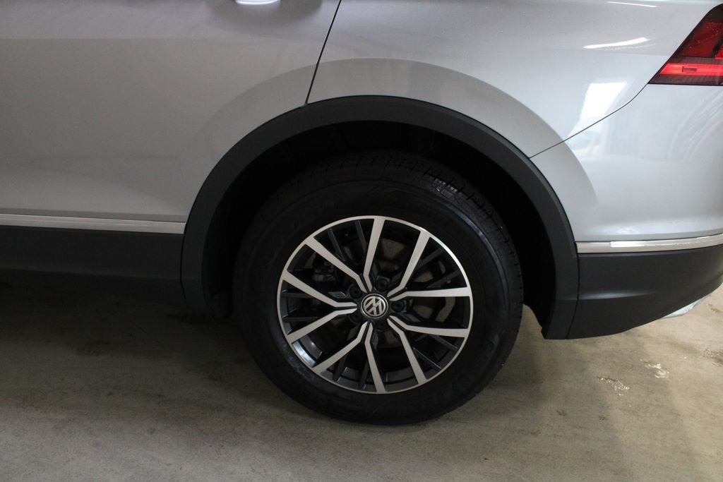 Used 2020 Pyrite Silver Metallic Volkswagen 2.0T SE image 28
