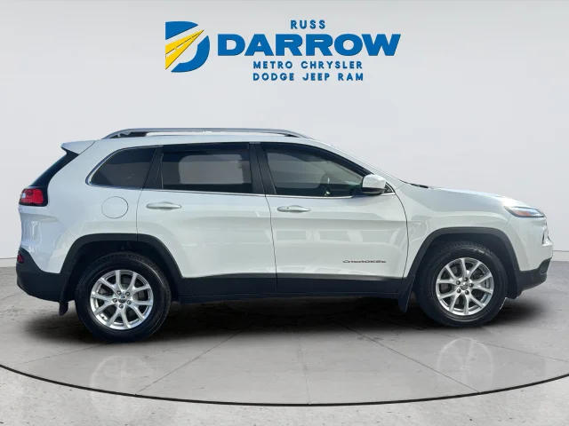 Used 2017 White Jeep Latitude image 6
