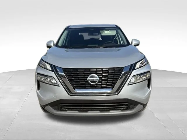 Used 2021 Silver Nissan SV image 10