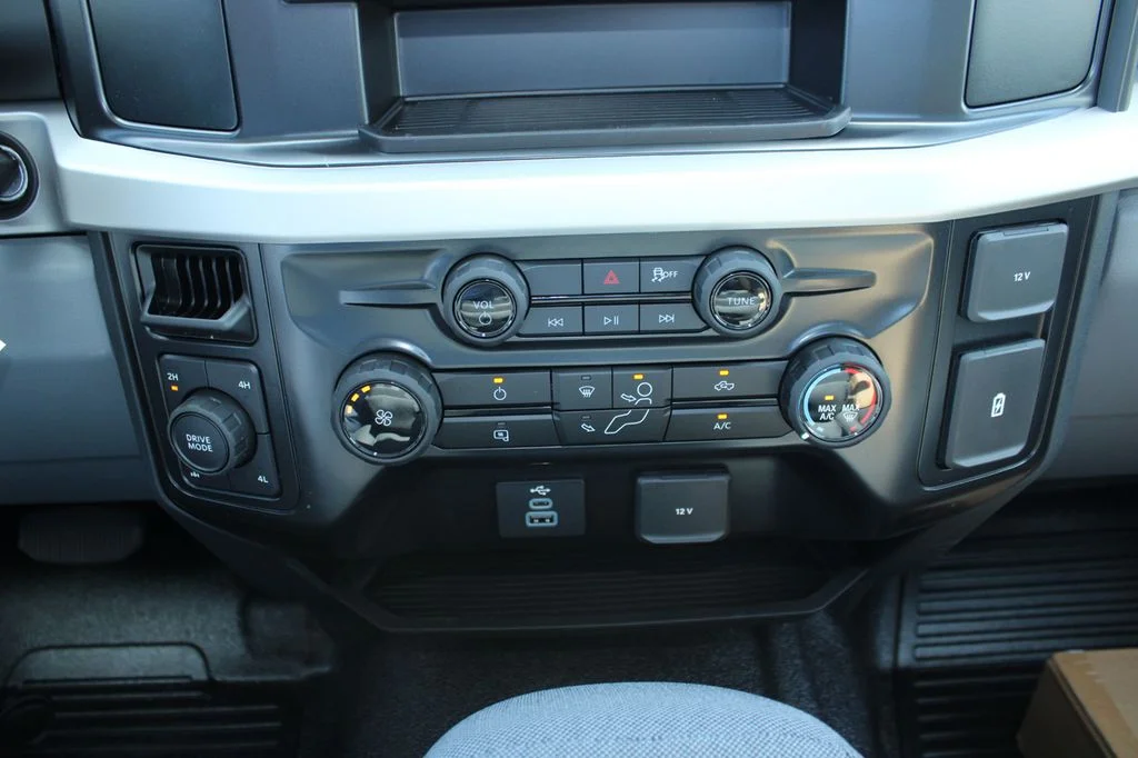 New 2027 Oxford White Ford F-350® XL image 29