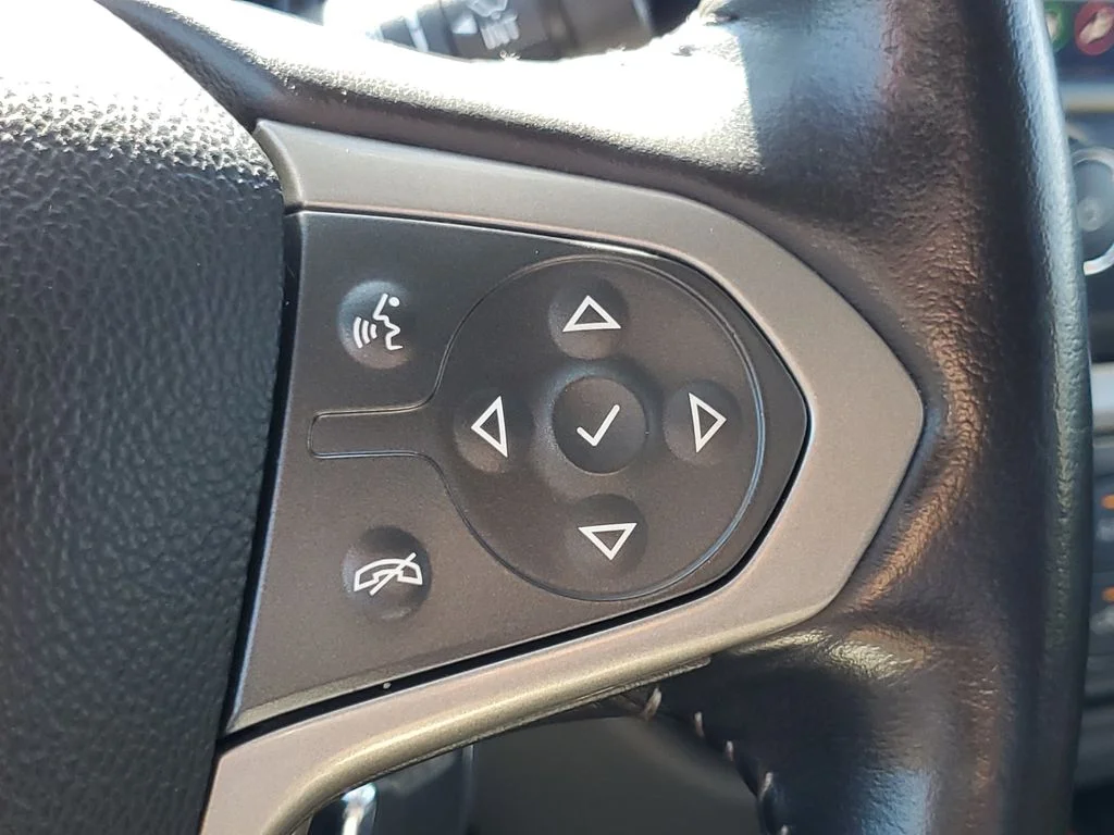 Used 2019 Gray Chevrolet Z71 image 19