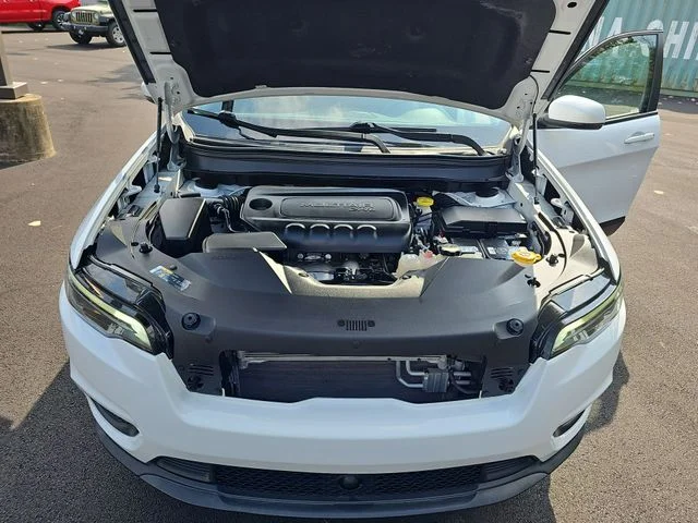 Used 2021 White Jeep Latitude image 32