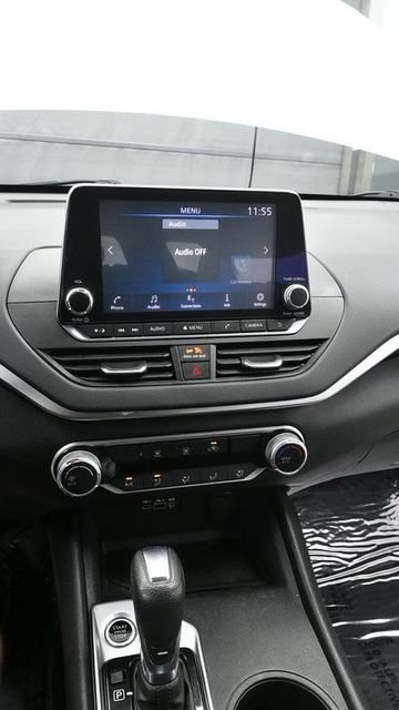 Used 2020 White Nissan 2.5 S image 21