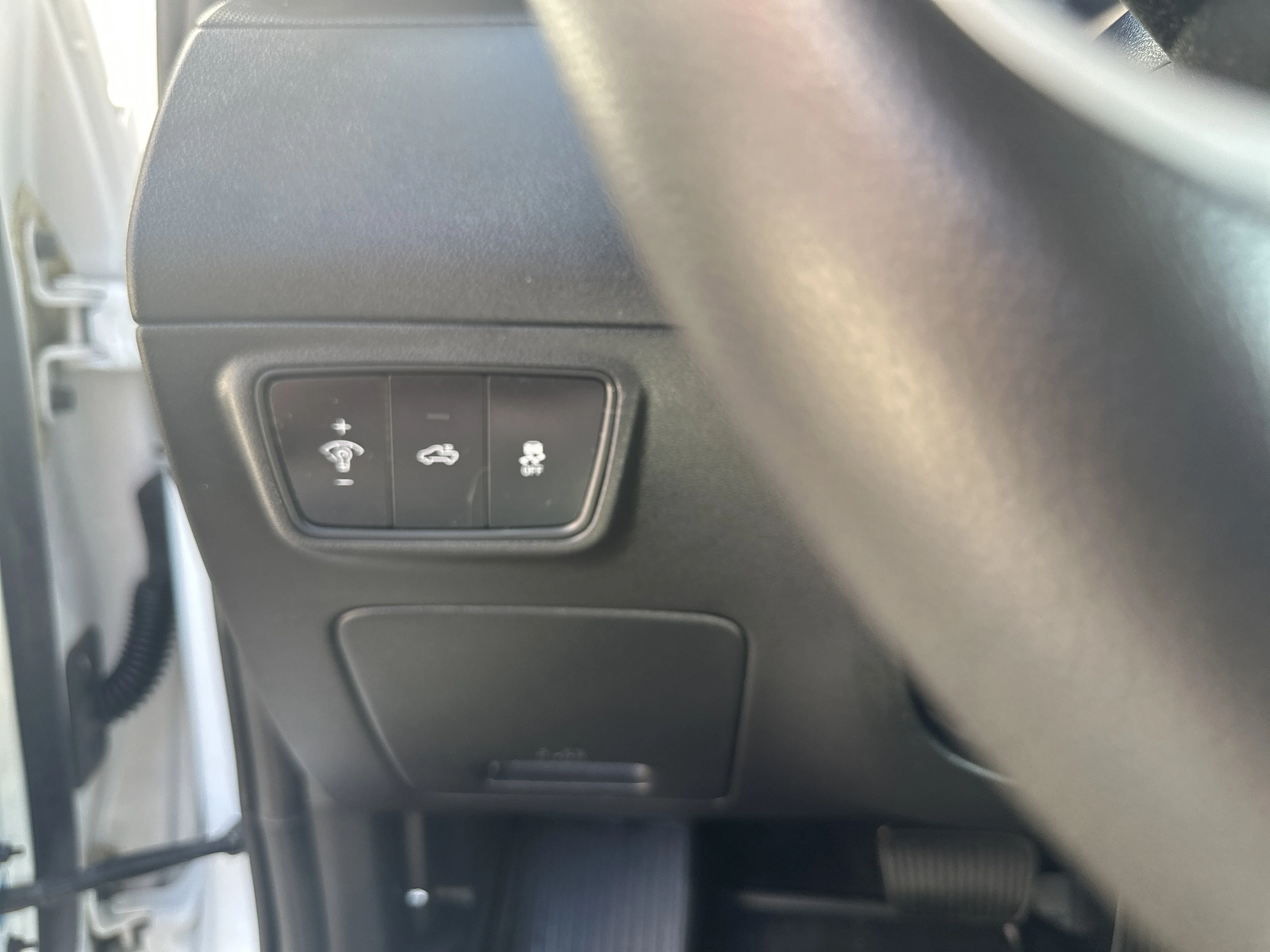 Used 2024 Atlas White Hyundai SEL image 10
