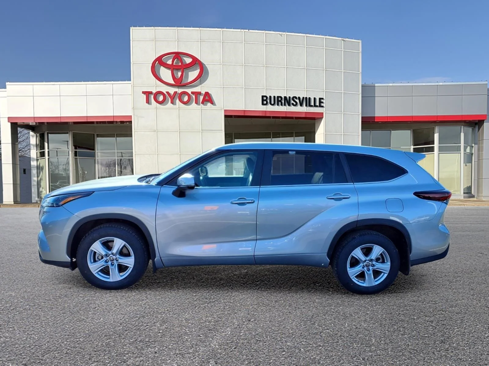 2024 Toyota Highlander LE - Photo 7