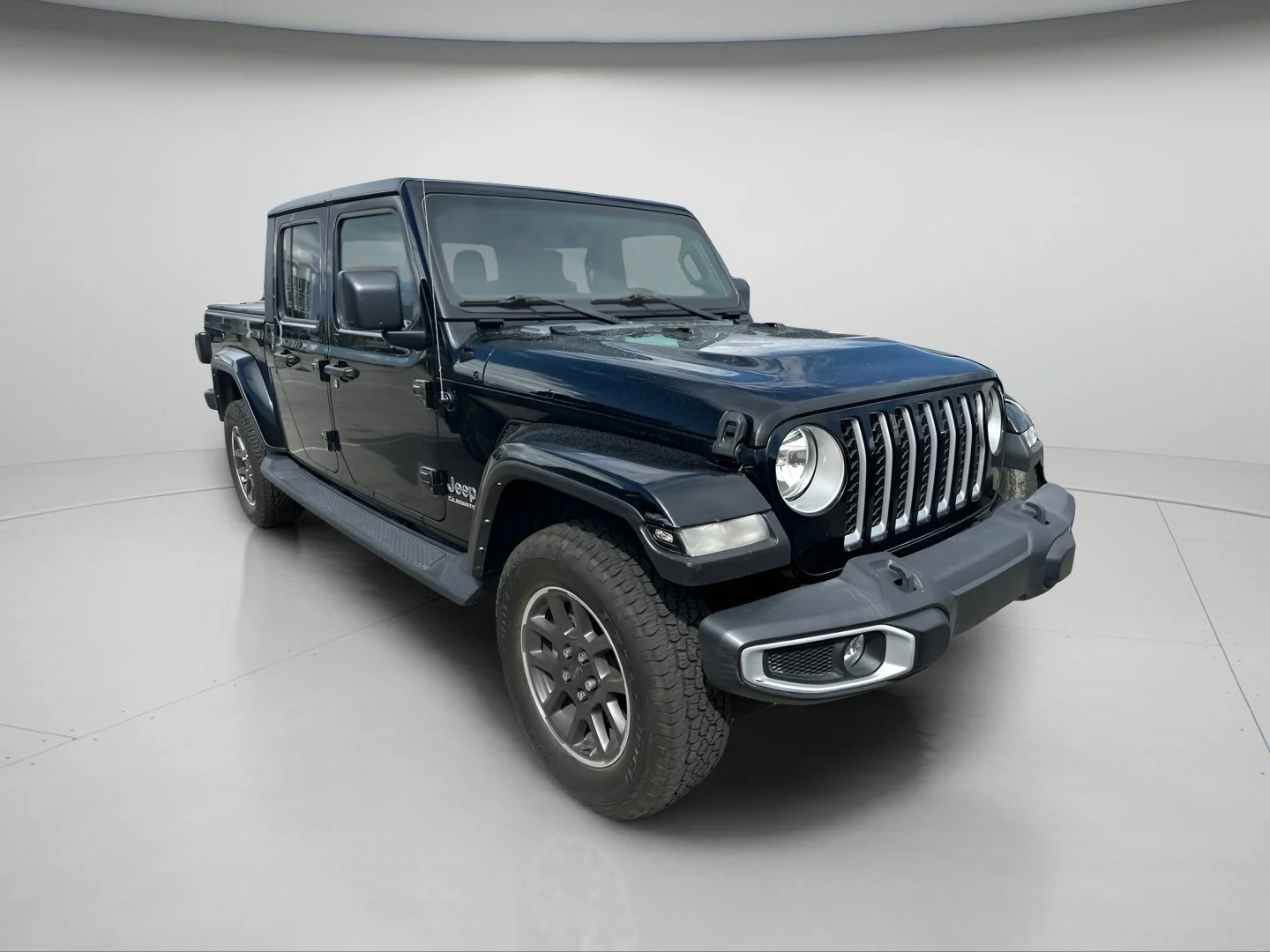 Certified Used 2022 Black Clearcoat Jeep Overland image 2