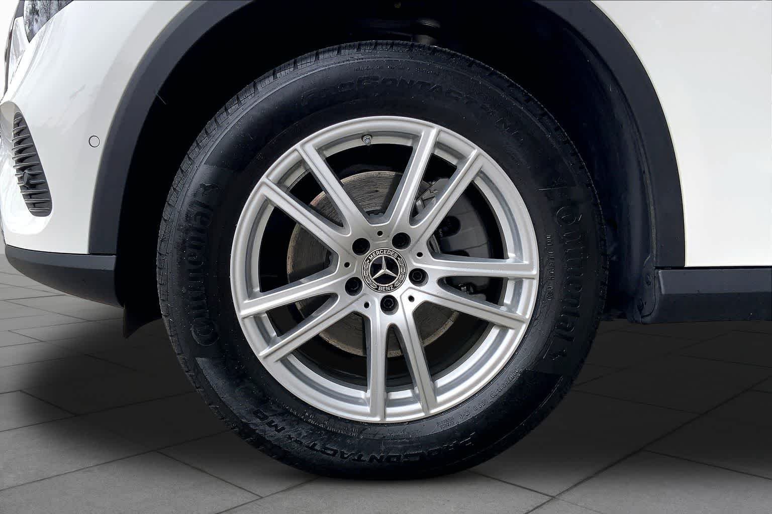 Certified Used 2025 Polar White Mercedes-Benz GLC 300 image 11
