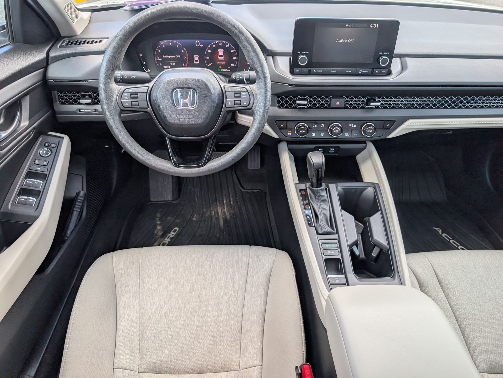 Used 2025 White Honda SE image 6