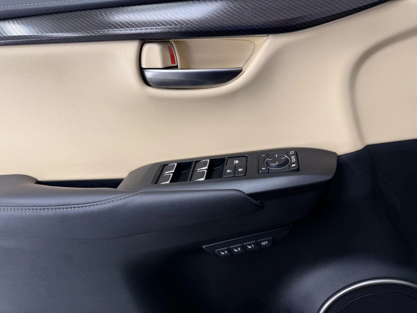 Used 2019  Lexus 300 image 11