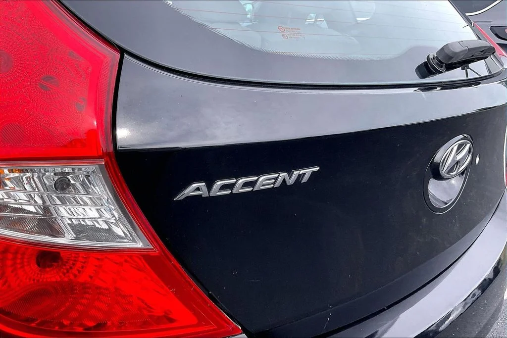 Used 2013 Black Hyundai SE image 29