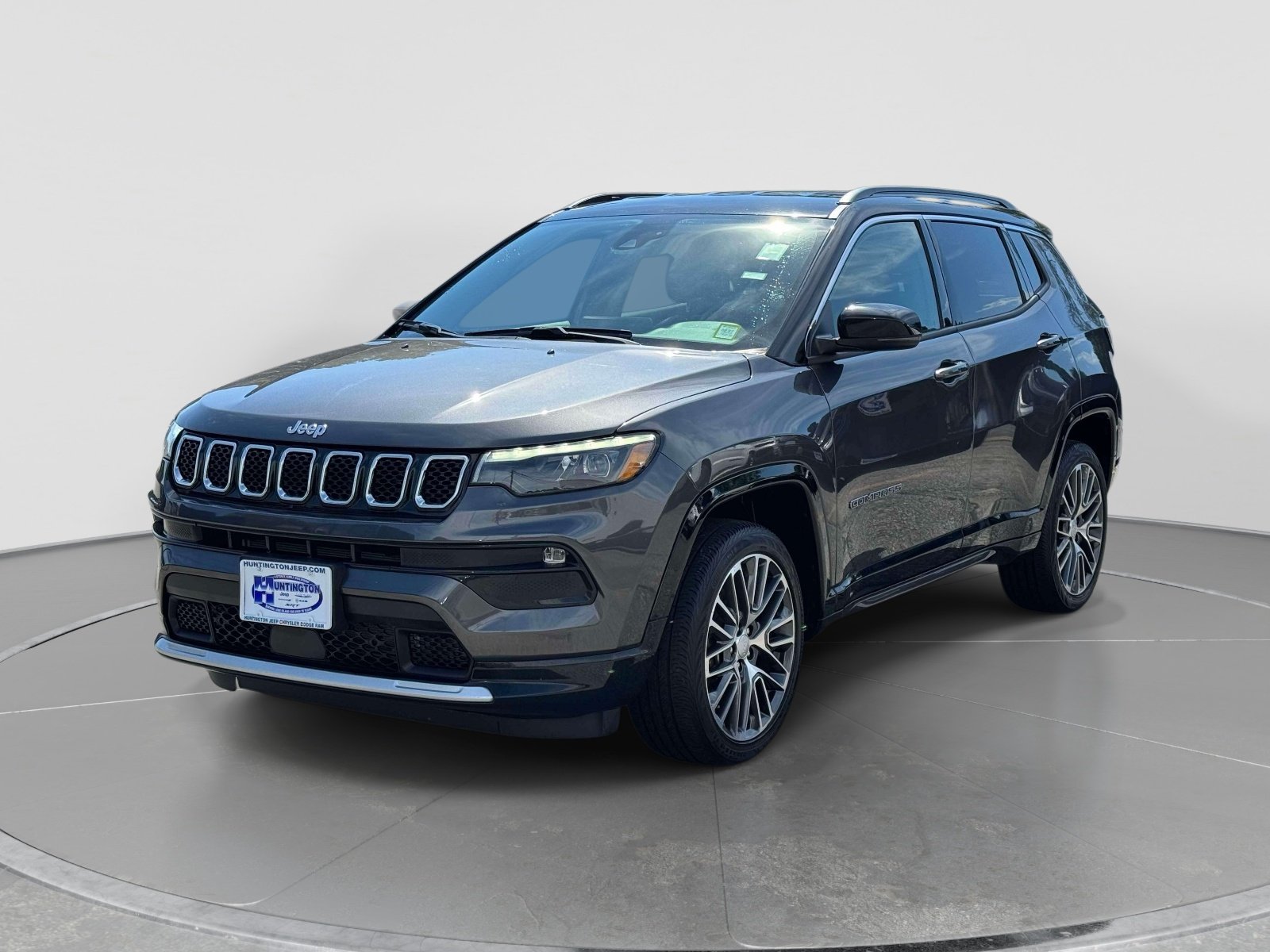 Used 2023 Gray Jeep Limited image 3