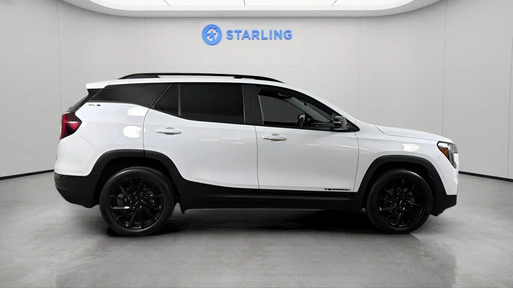 Used 2023 Summit White GMC SLE image 11