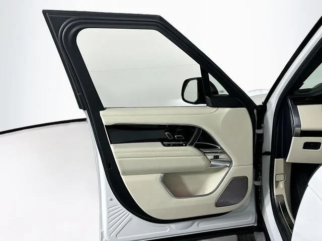 Used 2025 White Land Rover Autobiography image 11