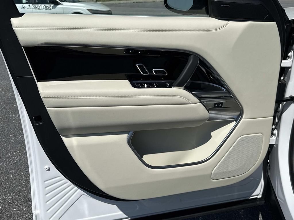 2025 Land Rover Range Rover SE - Photo 19