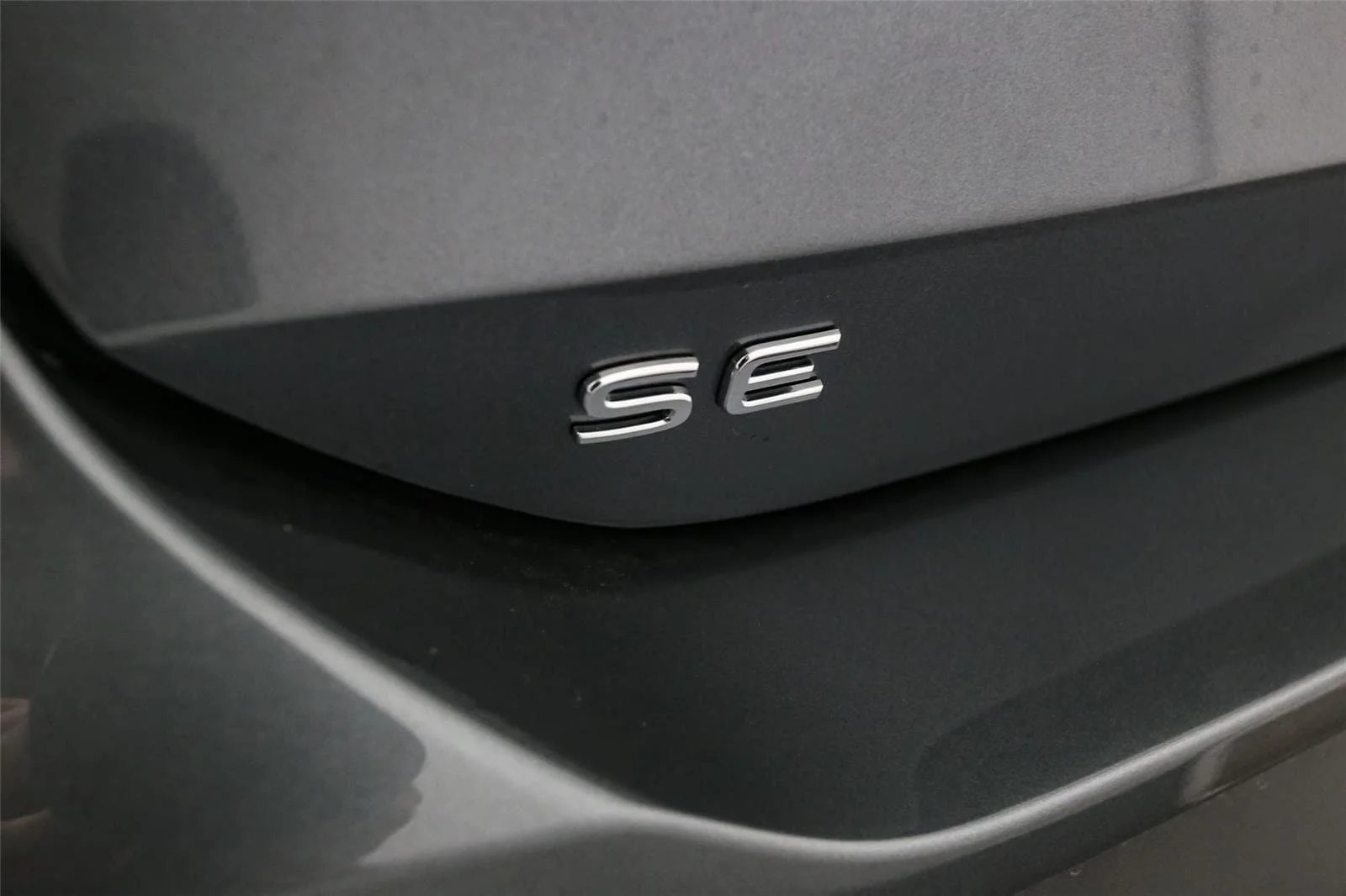 New 2026 Platinum Gray Metallic Volkswagen SE image 10