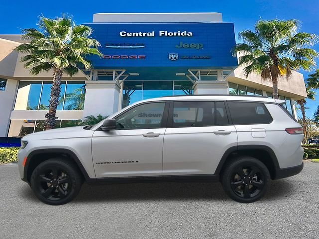 New 2026 Silver Zynith Exterior Paint Jeep Limited image 8