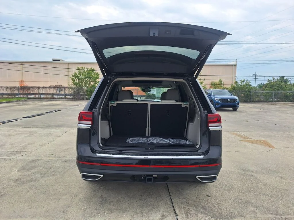 New 2026 Black Volkswagen 2.0T SE w/Technology image 29