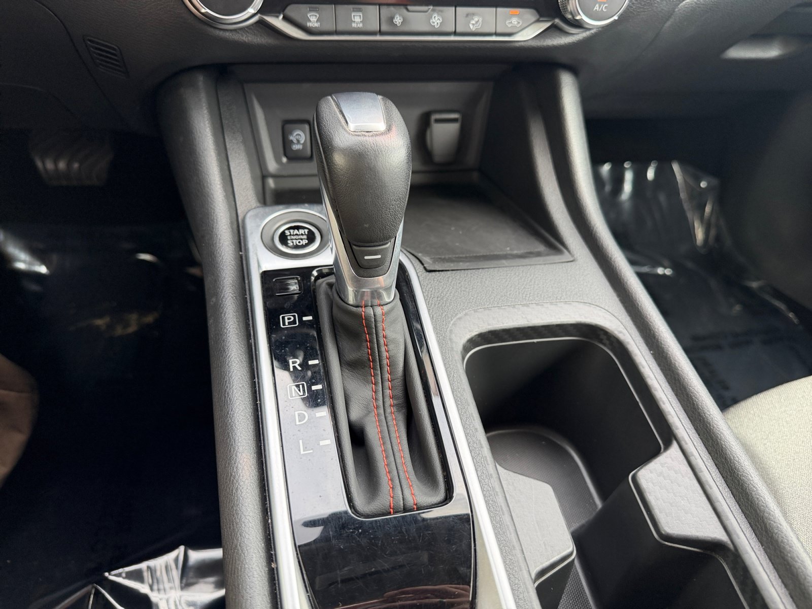 Used 2024 Aspen White Tricoat/Super Black Nissan SR image 22