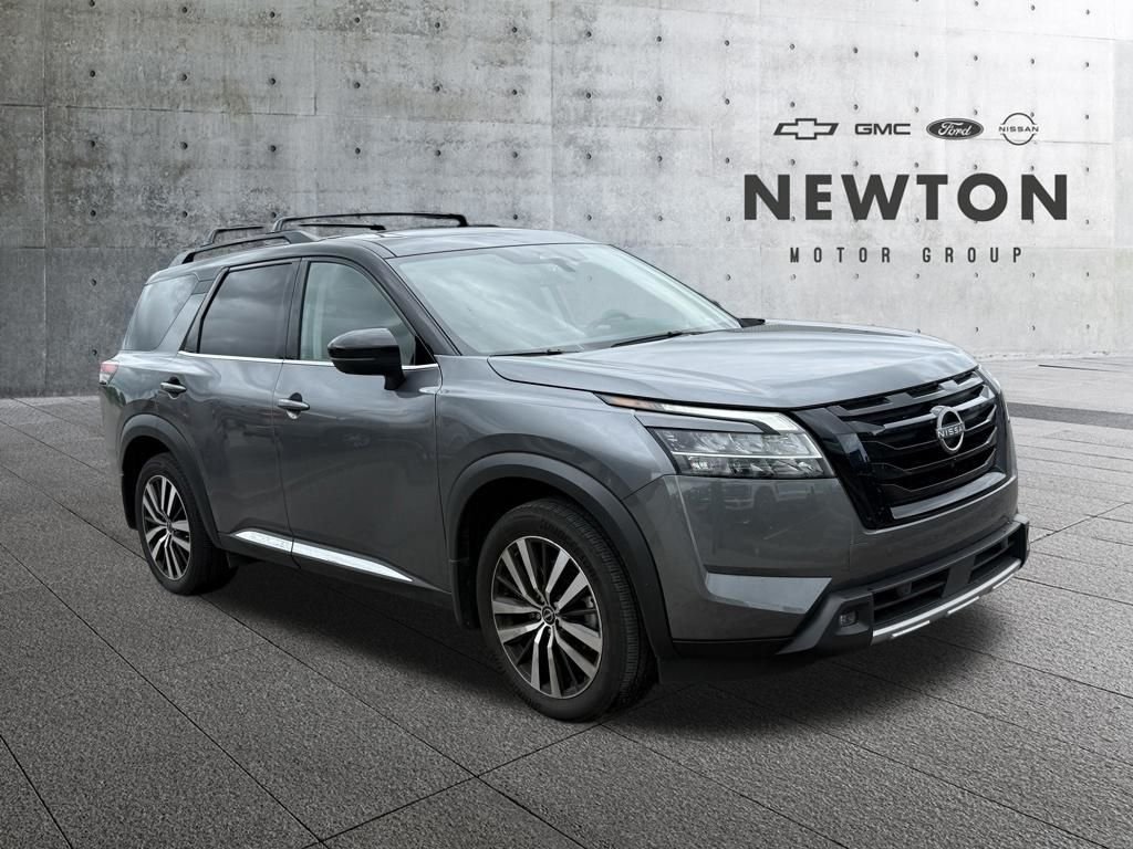 2023 Nissan Pathfinder Platinum 4WD's photo